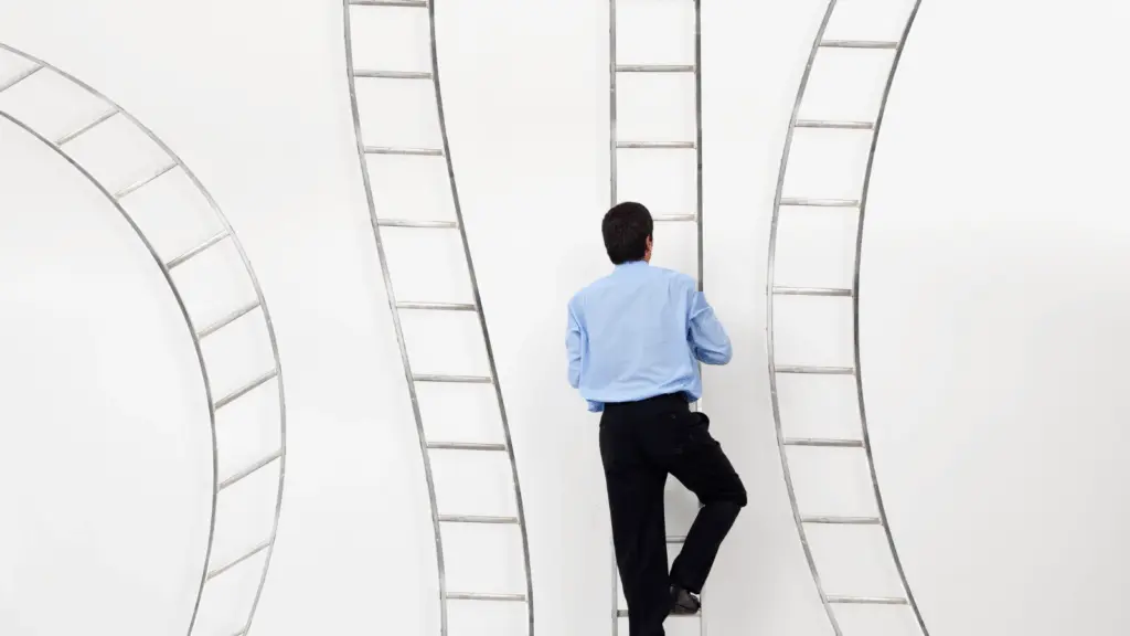 SMSFs under advice surge as adviser numbers dip below 16,000